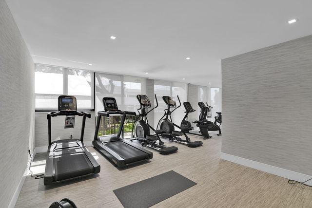 859 Jeffery St 202, Boca Raton, FL 33487