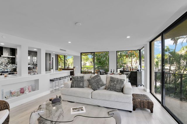 859 Jeffery St 202, Boca Raton, FL 33487