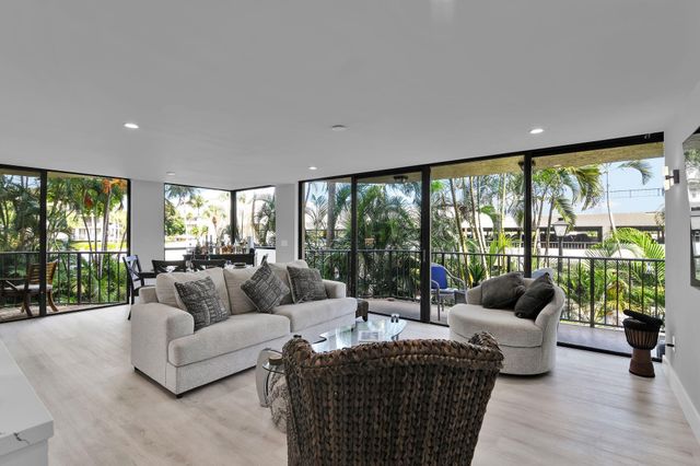 859 Jeffery St 202, Boca Raton, FL 33487