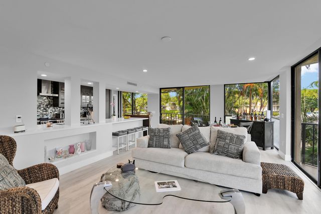 859 Jeffery St 202, Boca Raton, FL 33487