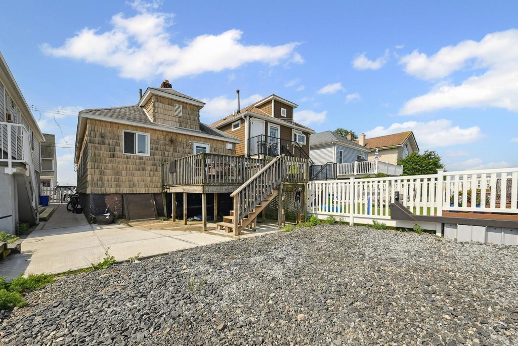 41 W 15th Road, Broad Channel, NY 11693