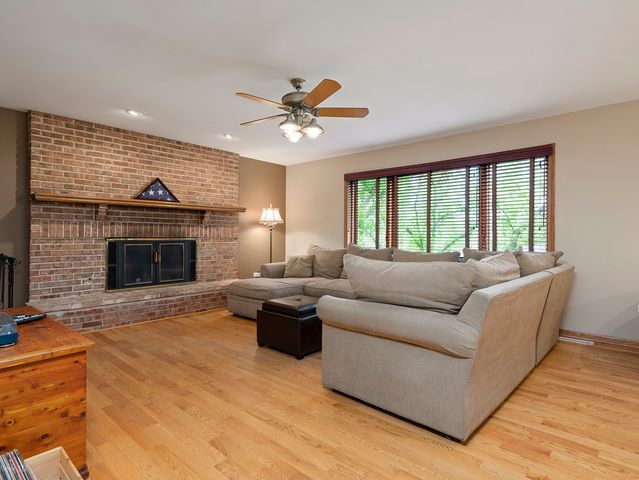 904 Glen Oak Drive, Sleepy Hollow, IL 60118