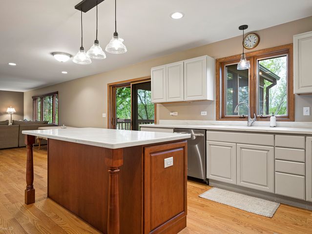 904 Glen Oak Drive, Sleepy Hollow, IL 60118