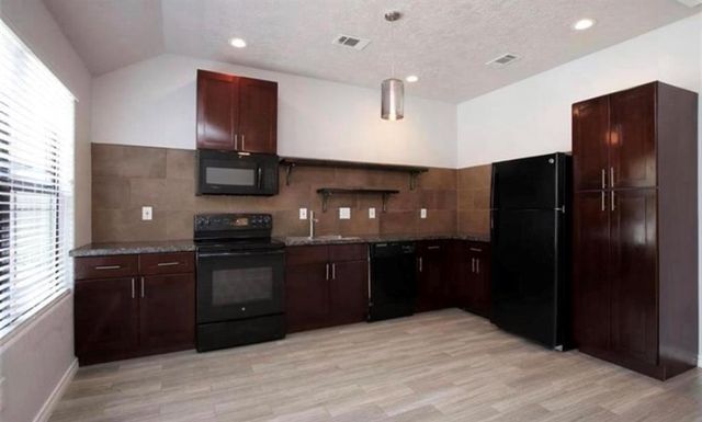 995 Junell Street, Houston, TX 77088