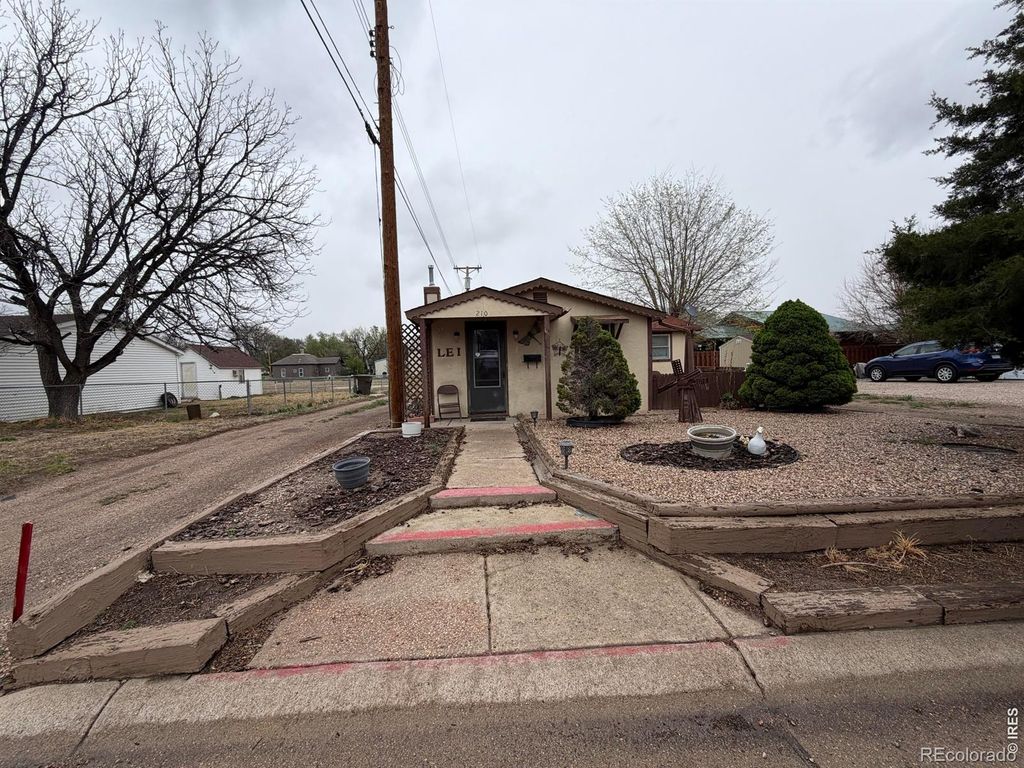 210 Sycamore Street, Julesburg, CO 80737
