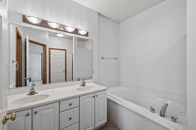 3896 Darling Drive, Woodbury, MN 55125
