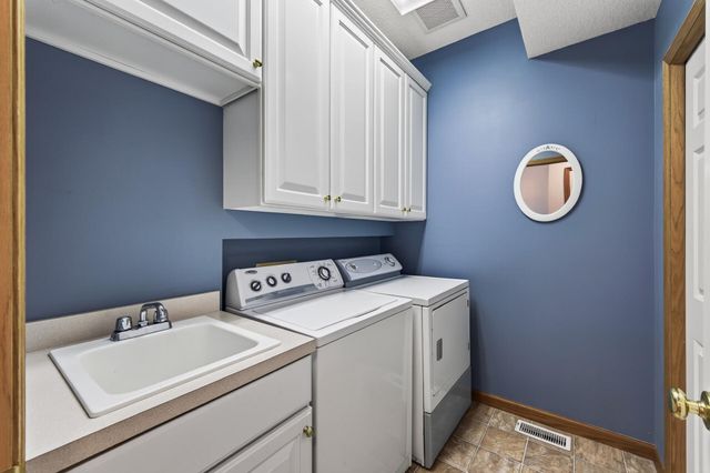 3896 Darling Drive, Woodbury, MN 55125