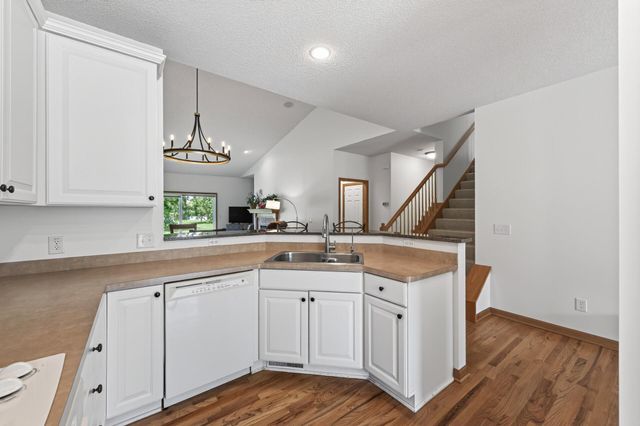 3896 Darling Drive, Woodbury, MN 55125