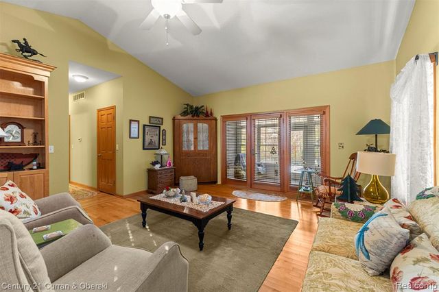 6858 Yorktown Place, Temperance, MI 48182