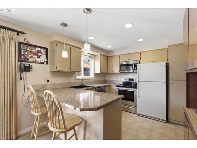 1135 Sw FELLOWS St, Mc Minnville, OR 97128