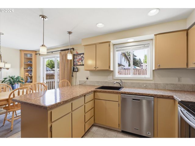 1135 Sw FELLOWS St, Mc Minnville, OR 97128