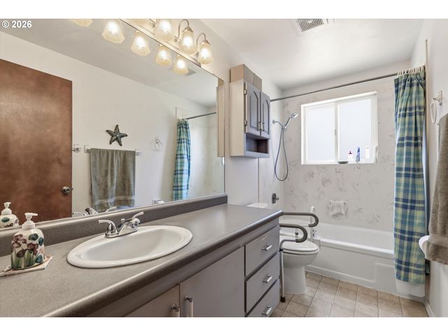 1135 Sw FELLOWS St, Mc Minnville, OR 97128