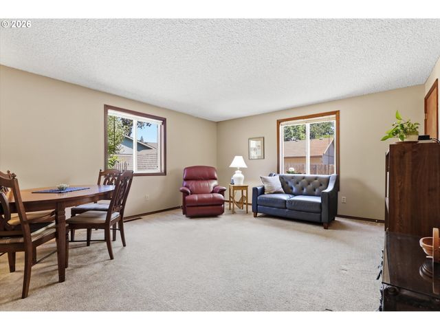1135 Sw FELLOWS St, Mc Minnville, OR 97128