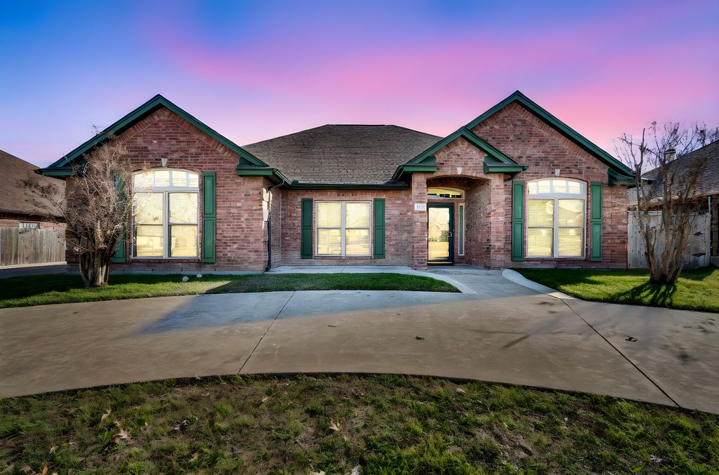503 Northgate Drive, Waxahachie, TX 75165