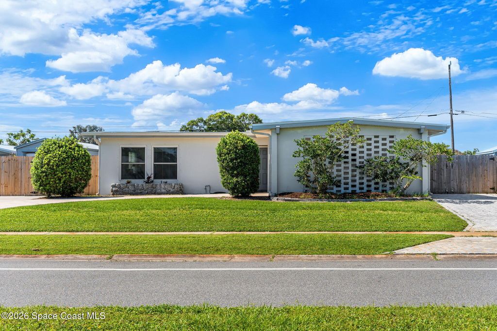 1055 Daytona Drive NE, Palm Bay, FL 32905