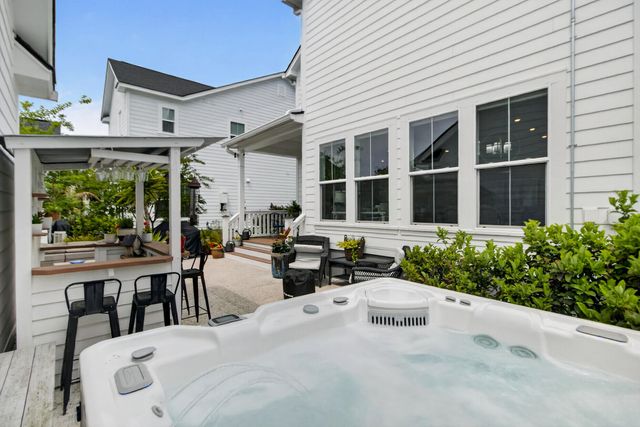 1823 Agate Bay Drive, Mount Pleasant, SC 29466