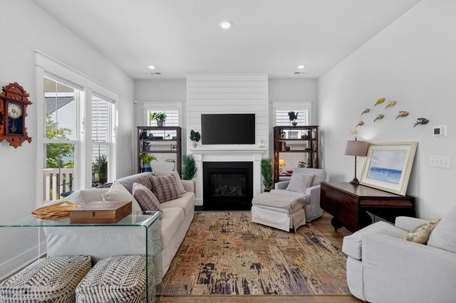 1823 Agate Bay Drive, Mount Pleasant, SC 29466
