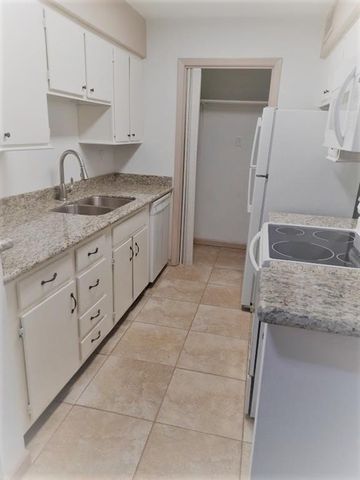 8801 Hammerly Boulevard 902, Houston, TX 77080