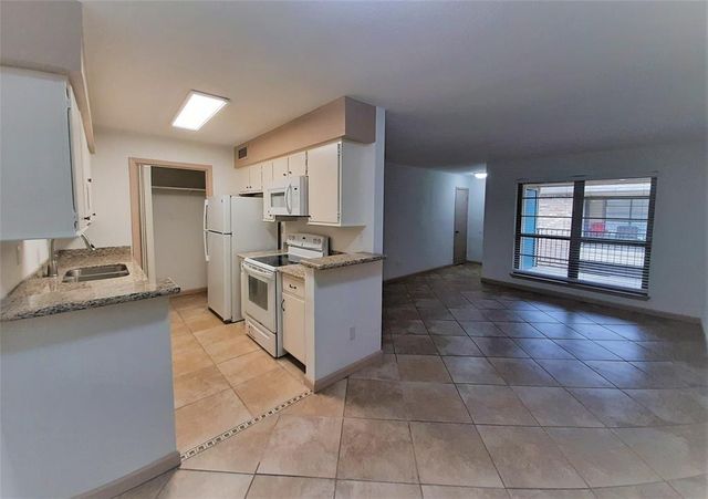 8801 Hammerly Boulevard 902, Houston, TX 77080