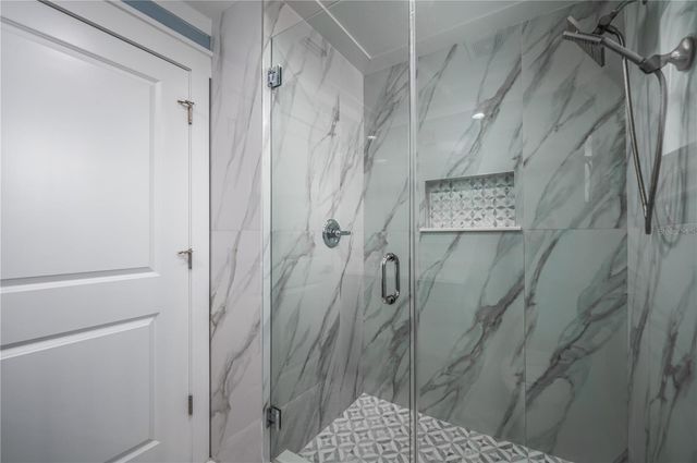 6814 N GLEN AVENUE, Tampa, FL 33614