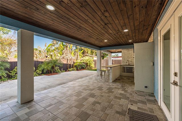 6814 N GLEN AVENUE, Tampa, FL 33614