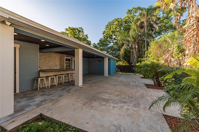 6814 N GLEN AVENUE, Tampa, FL 33614