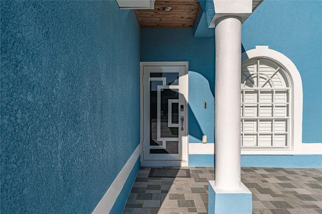 6814 N GLEN AVENUE, Tampa, FL 33614