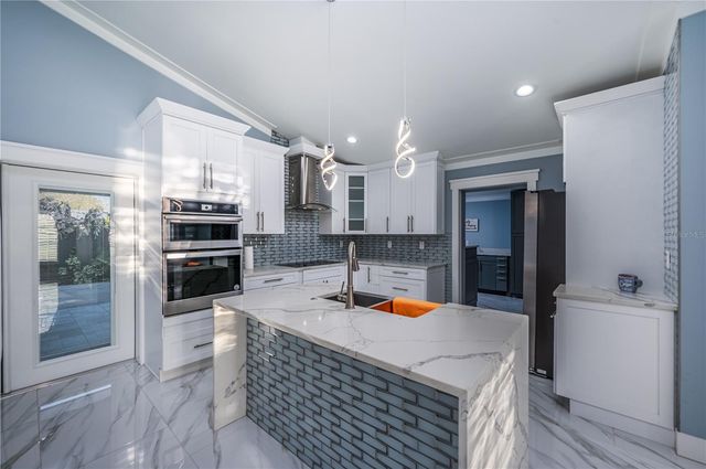 6814 N GLEN AVENUE, Tampa, FL 33614