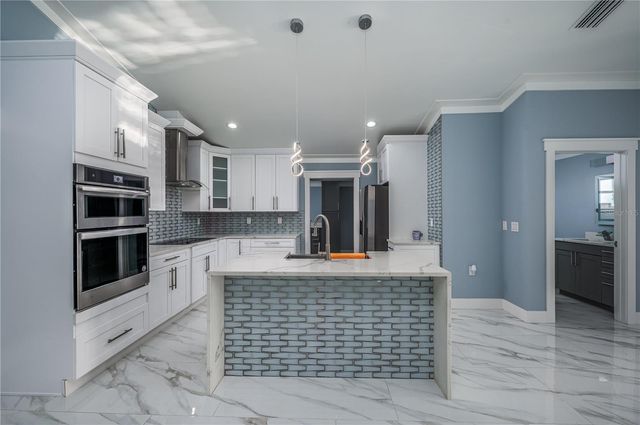 6814 N GLEN AVENUE, Tampa, FL 33614