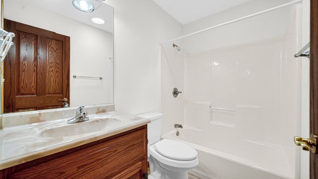 1570 Indian Boundary Road, Chesterton, IN 46304