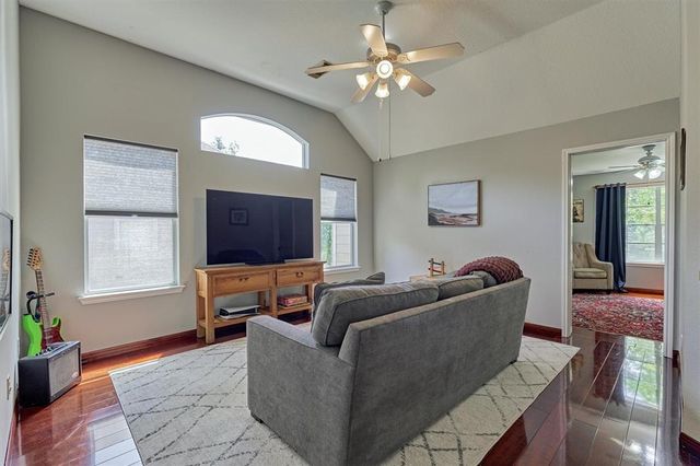 19 E Sundance Circle, The Woodlands, TX 77382