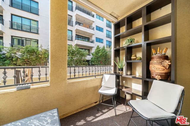 433 N Doheny Drive 103, Beverly Hills, CA 90210