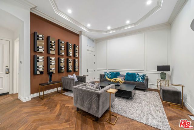 433 N Doheny Drive 103, Beverly Hills, CA 90210