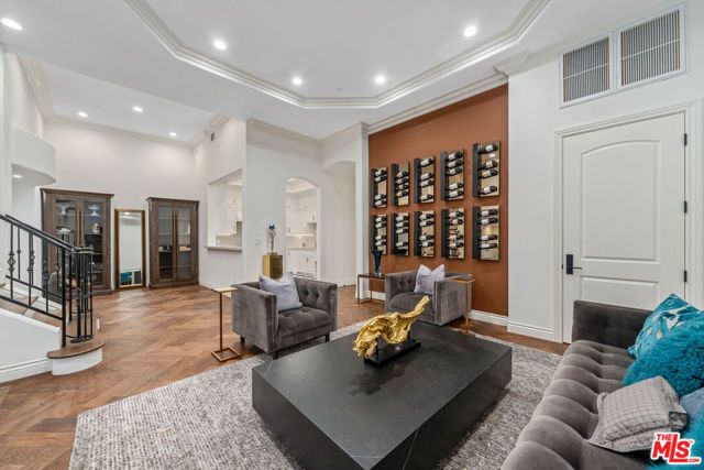 433 N Doheny Drive 103, Beverly Hills, CA 90210