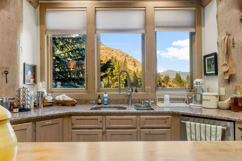 1789 Skalkaho Hwy, Hamilton, MT 59840 photo 25