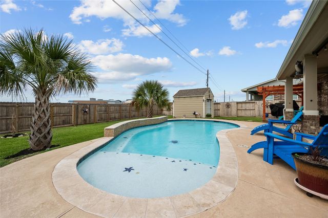 9723 Suffolk Downs Drive, Mont Belvieu, TX 77523