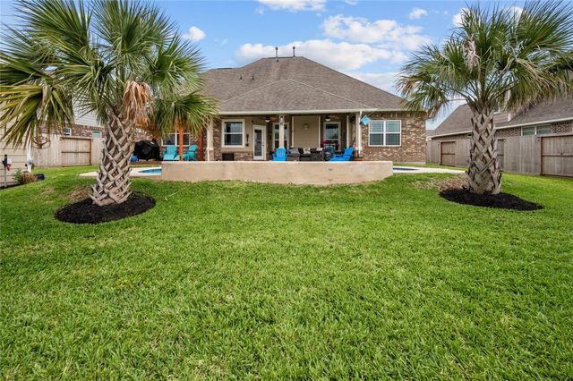 9723 Suffolk Downs Drive, Mont Belvieu, TX 77523