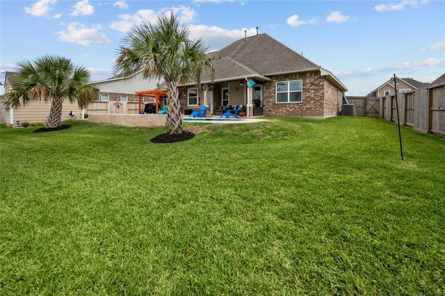 9723 Suffolk Downs Drive, Mont Belvieu, TX 77523