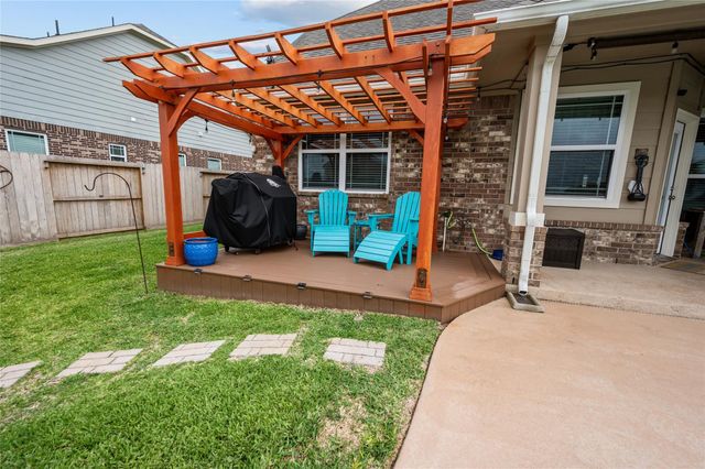 9723 Suffolk Downs Drive, Mont Belvieu, TX 77523