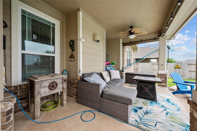 9723 Suffolk Downs Drive, Mont Belvieu, TX 77523