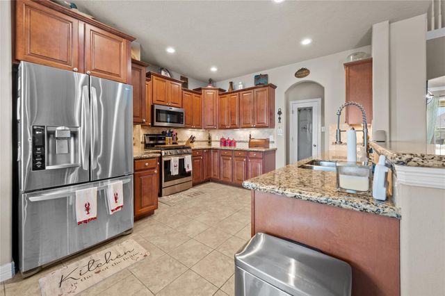 9723 Suffolk Downs Drive, Mont Belvieu, TX 77523