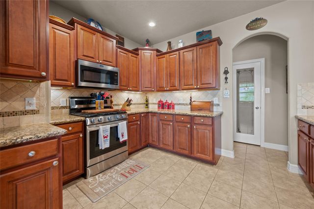 9723 Suffolk Downs Drive, Mont Belvieu, TX 77523