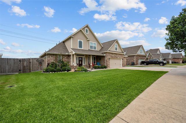 9723 Suffolk Downs Drive, Mont Belvieu, TX 77523