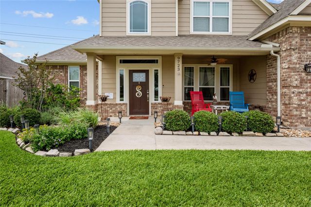 9723 Suffolk Downs Drive, Mont Belvieu, TX 77523