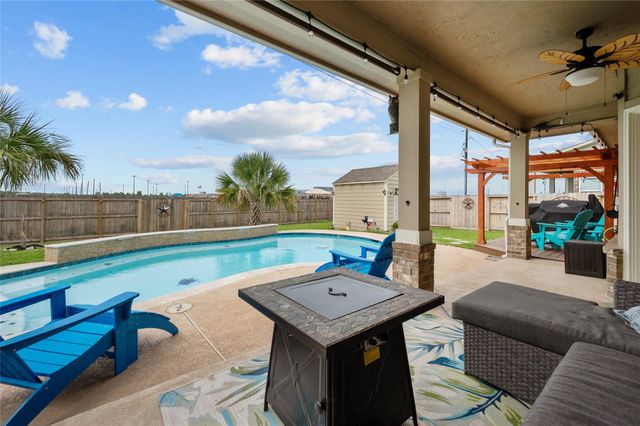 9723 Suffolk Downs Drive, Mont Belvieu, TX 77523