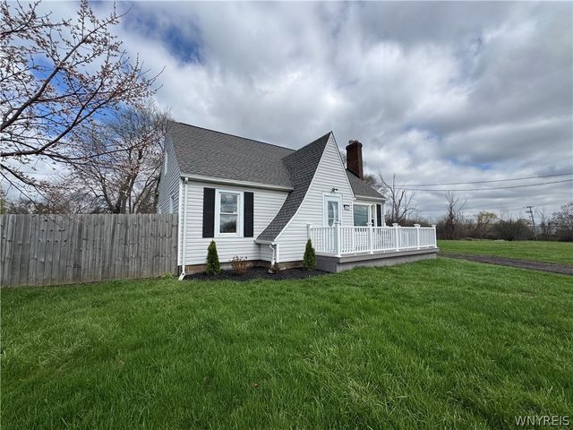 5957 Military Road, Lewiston, NY 14092