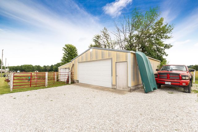 4084 E HIGHWAY 24, Moberly, MO 65270