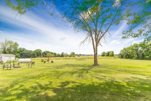 4084 E HIGHWAY 24, Moberly, MO 65270