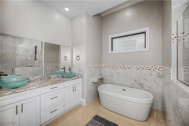 1416 SW 4th LN, Cape Coral, FL 33991