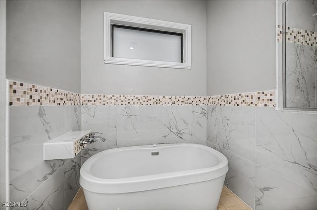 1416 SW 4th LN, Cape Coral, FL 33991